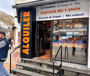 Alquiler de ski El Enebro, la tienda de Fran