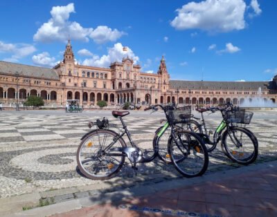 Hop On Bike Tour & Rental//Fietstour