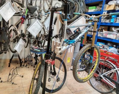 REACTION BIKES SEVILLA – Tienda y Taller de Bicicletas y patinetes eléctricos en Sevilla