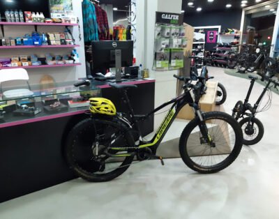 MOLABIKES Tienda y taller de Bicicletas. Taller de patinetes. Alquiler eBikes. Alquiler de material de montaña.